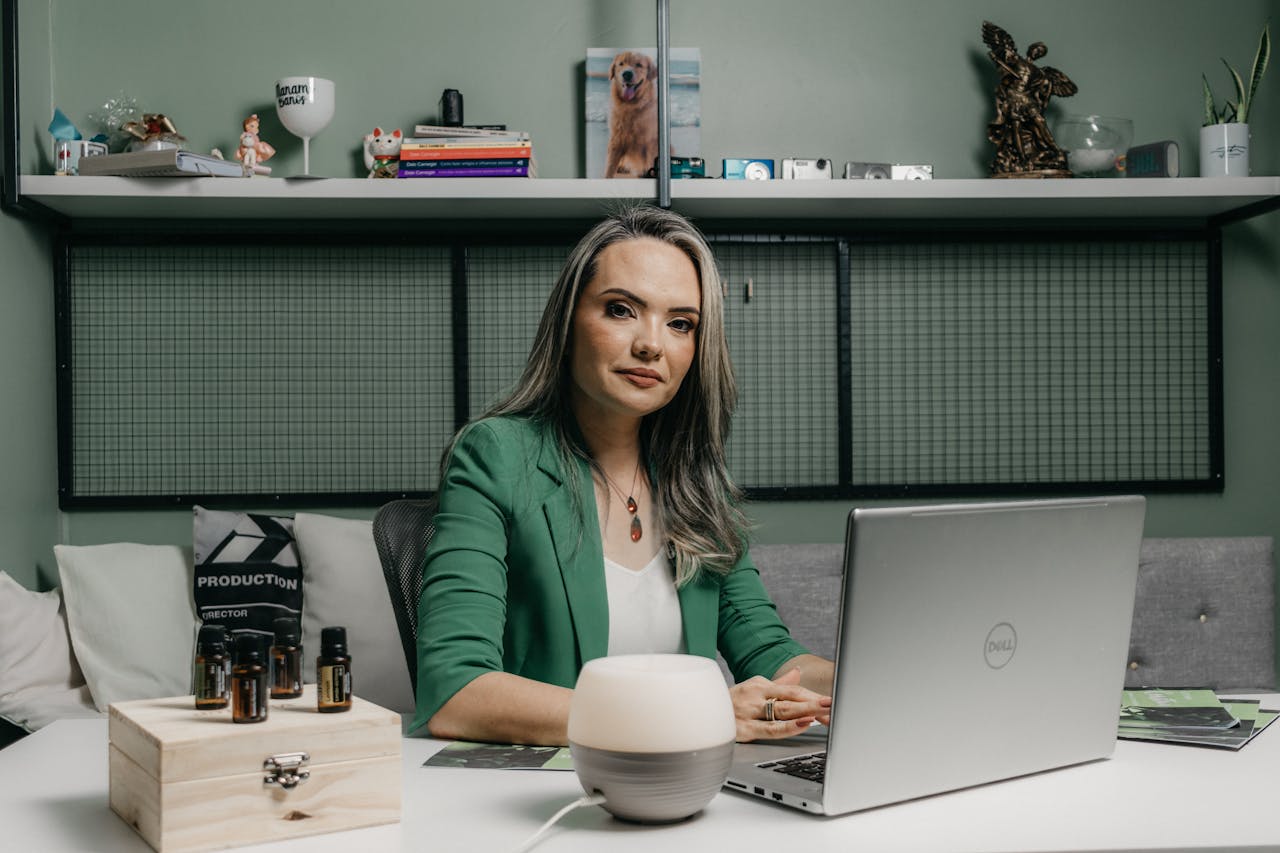 Photo by Kawê Rodrigues: https://www.pexels.com/photo/woman-sitting-by-table-and-working-16846880/